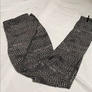 Nike Leggings- Black & White Pattern